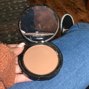 Bronzer in the shade natural